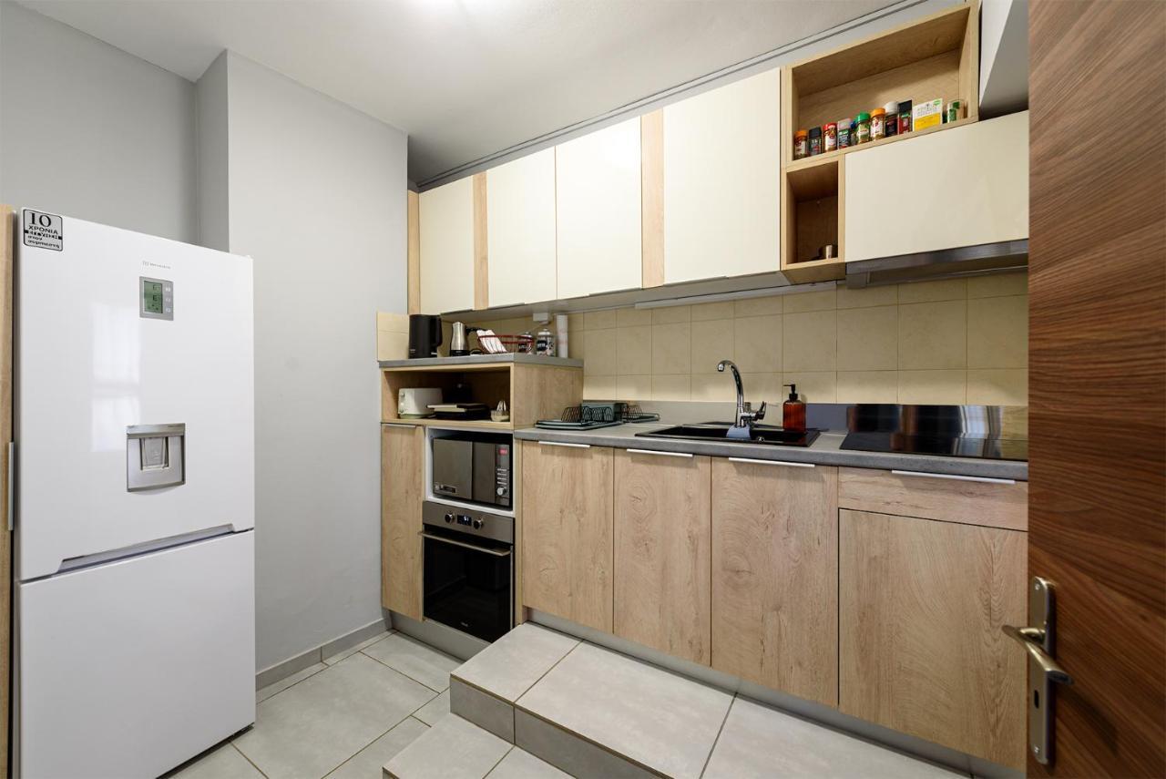 Patras' Hitech Apartment Esterno foto